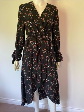 Black Floral High-Low Wrap Dress with Tie Waist and Long Sleeves